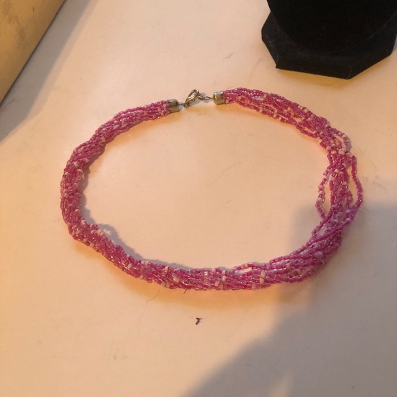 Vintage twisted bead necklace. Pink and white bead strand necklace- preowned - Picture 5 of 6